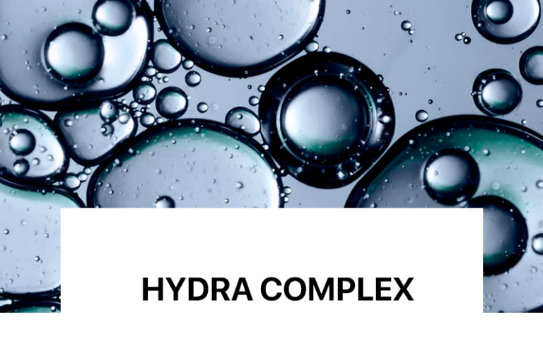 Kombinim ekskluziv përbërësish hidratues që përmirësojnë nivelin e lagështisë në lëkurë dhe forcojnë barrierën mbrojtëse të saj.