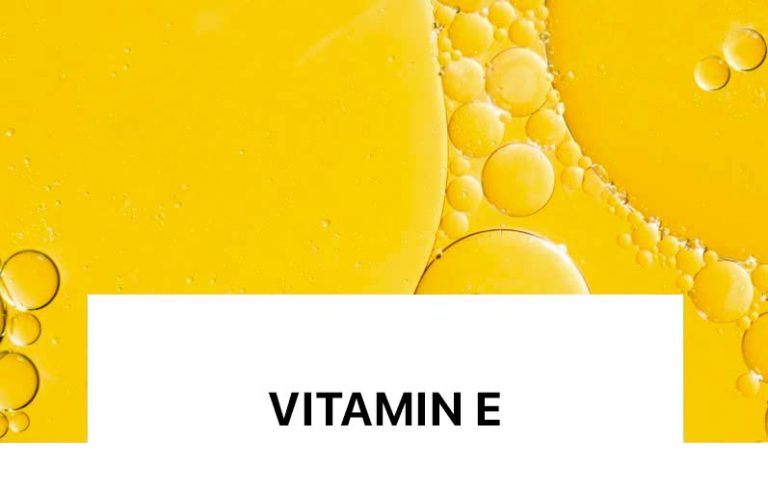 Antioksidant që, në bashkëveprim me Vitaminën C, mbron lëkurën nga efektet dëmtuese të rrezeve UV, duke e lënë të butë dhe elastike.